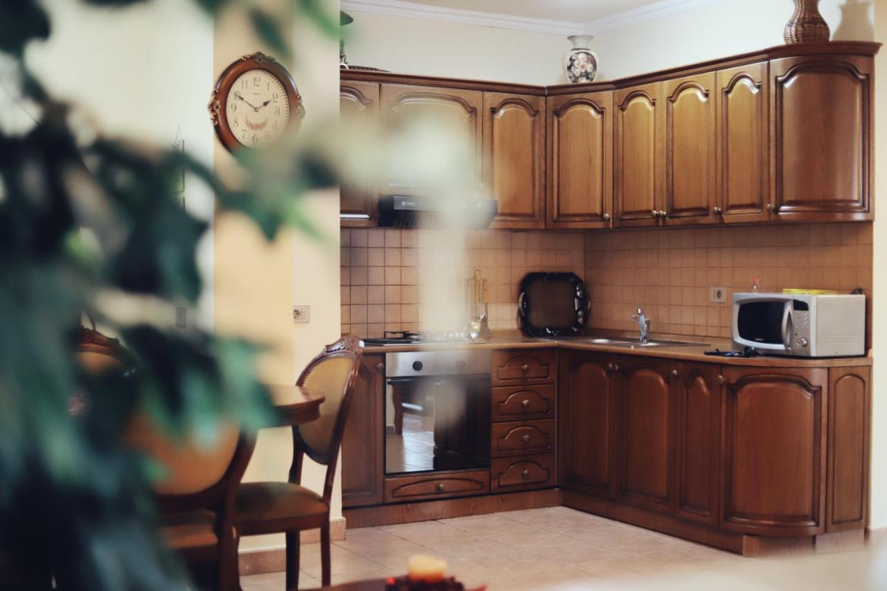 Tirana Taiwan Center Apartment Bagian luar foto