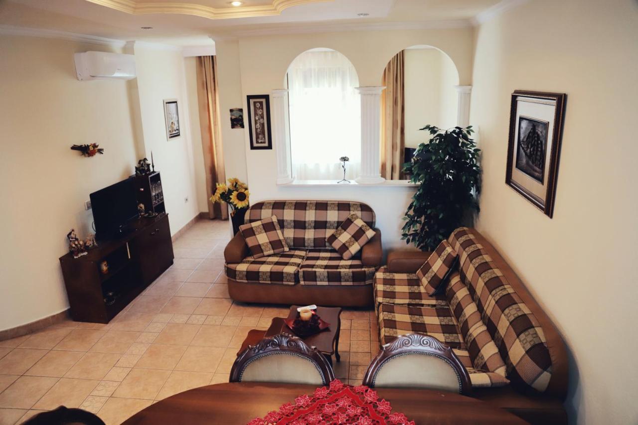 Tirana Taiwan Center Apartment Bagian luar foto